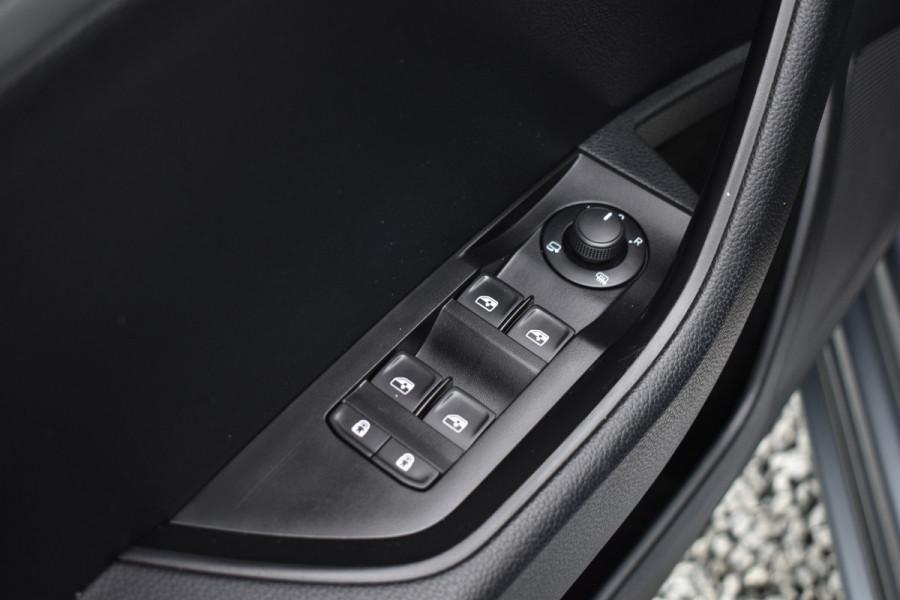 Škoda Superb Combi TSI ACT 150PK DSG AMBITION BUSINESS NAVI/CARPLAY/TREKHAAK/PANORAMADAK Škoda Superb Combi TSI ACT 150PK DSG AMBITION BUSINESS NAVI/CARPLAY/TREKHAAK/PANORAMADAK