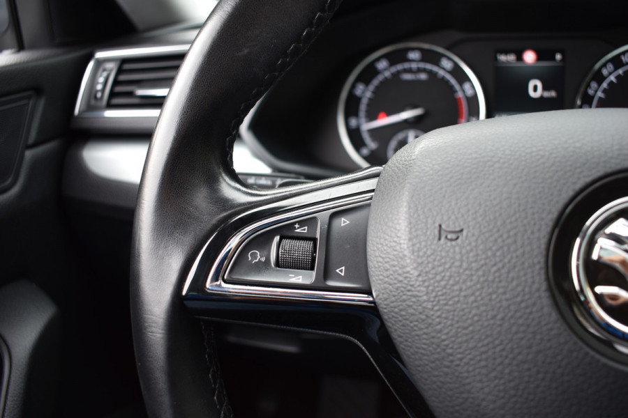 Škoda Superb Combi TSI ACT 150PK DSG AMBITION BUSINESS NAVI/CARPLAY/TREKHAAK/PANORAMADAK Škoda Superb Combi TSI ACT 150PK DSG AMBITION BUSINESS NAVI/CARPLAY/TREKHAAK/PANORAMADAK