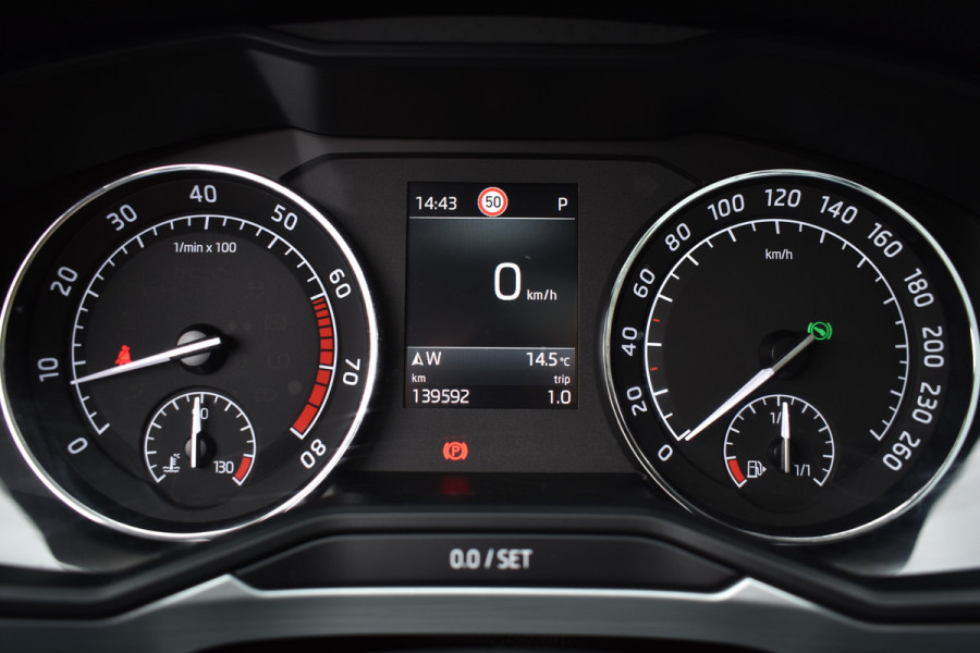 Škoda Superb Combi TSI ACT 150PK DSG AMBITION BUSINESS NAVI/CARPLAY/TREKHAAK/PANORAMADAK Škoda Superb Combi TSI ACT 150PK DSG AMBITION BUSINESS NAVI/CARPLAY/TREKHAAK/PANORAMADAK