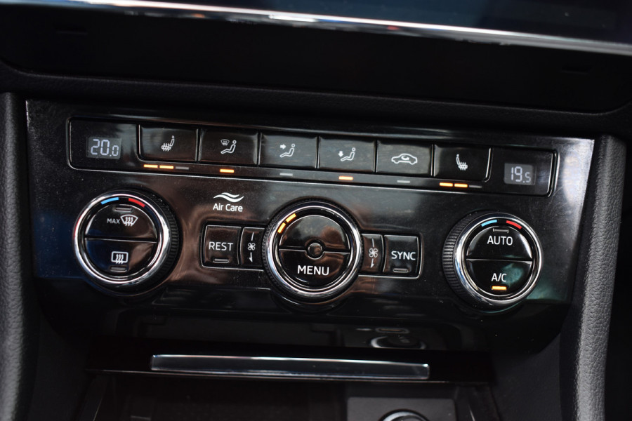 Škoda Superb Combi TSI ACT 150PK DSG AMBITION BUSINESS NAVI/CARPLAY/TREKHAAK/PANORAMADAK Škoda Superb Combi TSI ACT 150PK DSG AMBITION BUSINESS NAVI/CARPLAY/TREKHAAK/PANORAMADAK