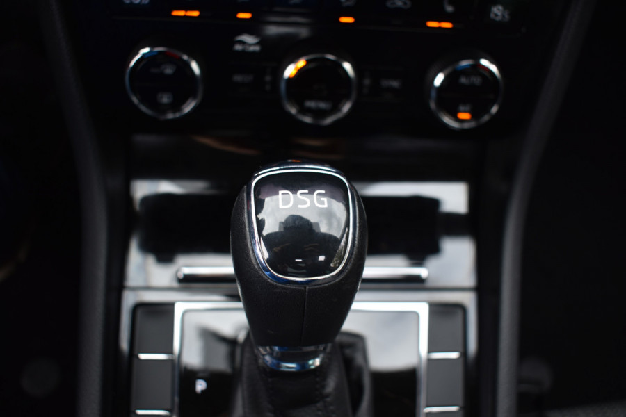 Škoda Superb Combi TSI ACT 150PK DSG AMBITION BUSINESS NAVI/CARPLAY/TREKHAAK/PANORAMADAK Škoda Superb Combi TSI ACT 150PK DSG AMBITION BUSINESS NAVI/CARPLAY/TREKHAAK/PANORAMADAK