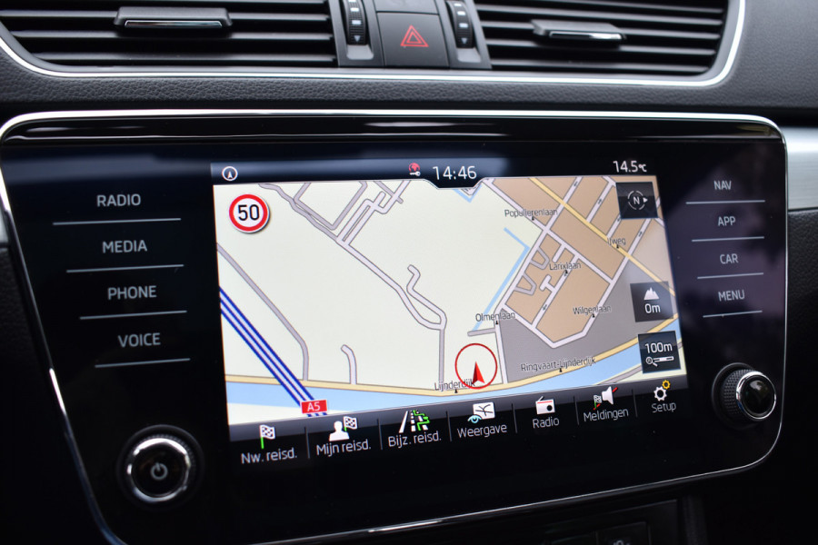 Škoda Superb Combi TSI ACT 150PK DSG AMBITION BUSINESS NAVI/CARPLAY/TREKHAAK/PANORAMADAK Škoda Superb Combi TSI ACT 150PK DSG AMBITION BUSINESS NAVI/CARPLAY/TREKHAAK/PANORAMADAK