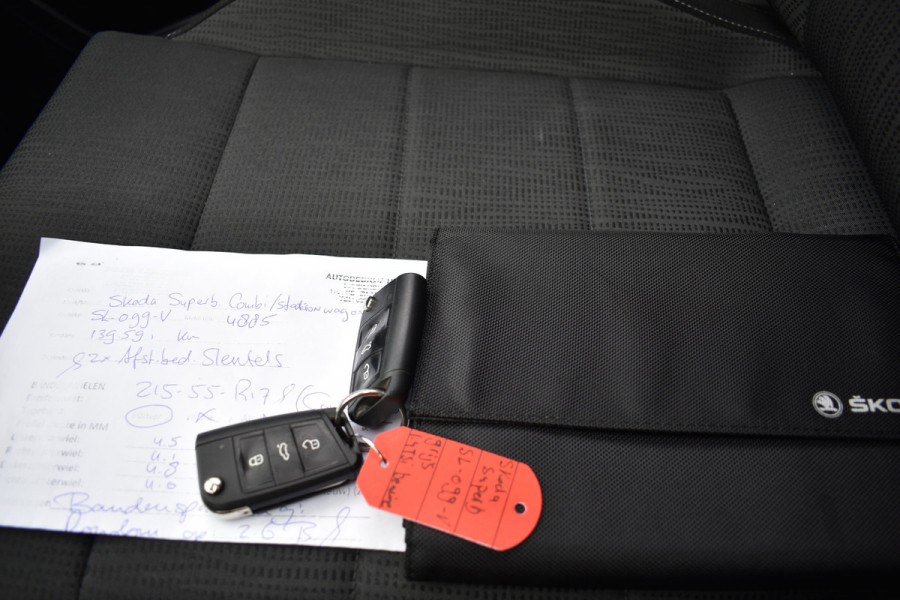 Škoda Superb Combi TSI ACT 150PK DSG AMBITION BUSINESS NAVI/CARPLAY/TREKHAAK/PANORAMADAK Škoda Superb Combi TSI ACT 150PK DSG AMBITION BUSINESS NAVI/CARPLAY/TREKHAAK/PANORAMADAK