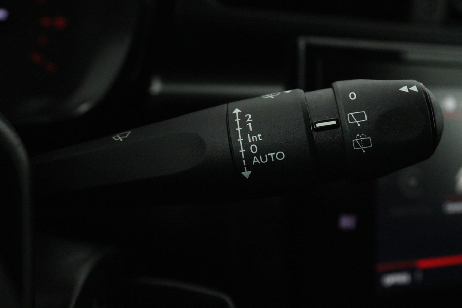 Citroën C3 1.2 PureTech S&S Feel Edition (TREKHAAK, LANE-ASSSIST, NAVIGATIE, CARPLAY, PARKEERSENSOREN, CRUISE CONTROL)