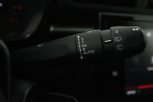 Citroën C3 1.2 PureTech S&S Feel Edition (TREKHAAK, LANE-ASSSIST, NAVIGATIE, CARPLAY, PARKEERSENSOREN, CRUISE CONTROL)