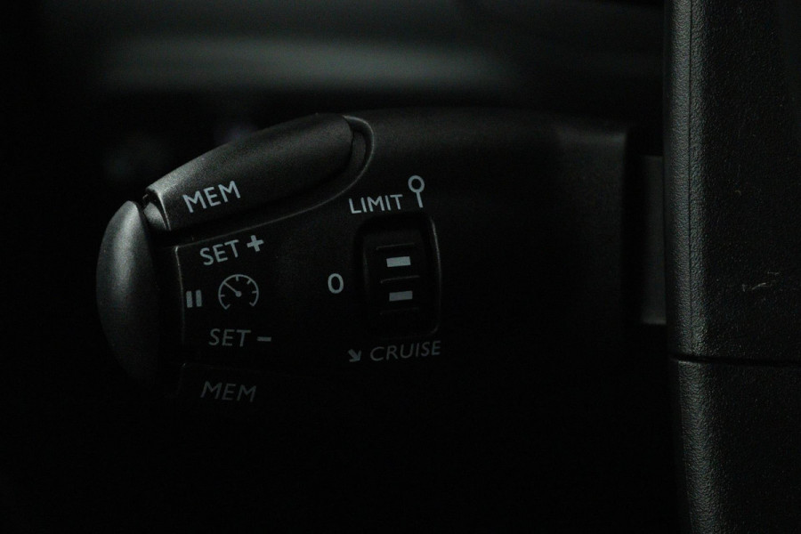 Citroën C3 1.2 PureTech S&S Feel Edition (TREKHAAK, LANE-ASSSIST, NAVIGATIE, CARPLAY, PARKEERSENSOREN, CRUISE CONTROL)