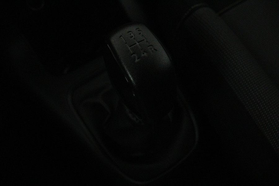 Citroën C3 1.2 PureTech S&S Feel Edition (TREKHAAK, LANE-ASSSIST, NAVIGATIE, CARPLAY, PARKEERSENSOREN, CRUISE CONTROL)