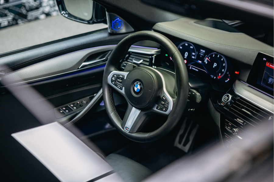 BMW 5 Serie 540i High Executive Edition | Pano | Head-Up | M-Sportpakket | Dealer Onderhouden | BMW 5 Serie 540i High Executive Edition | Pano | Head-Up | M-Sportpakket | Dealer Onderhouden |