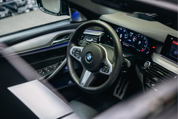 BMW 5 Serie 540i High Executive Edition | Pano | Head-Up | M-Sportpakket | Dealer Onderhouden | BMW 5 Serie 540i High Executive Edition | Pano | Head-Up | M-Sportpakket | Dealer Onderhouden |