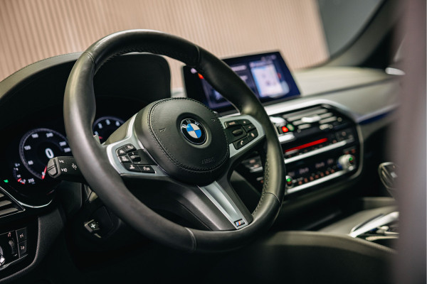 BMW 5 Serie 540i High Executive Edition | Pano | Head-Up | M-Sportpakket | Dealer Onderhouden | BMW 5 Serie 540i High Executive Edition | Pano | Head-Up | M-Sportpakket | Dealer Onderhouden |
