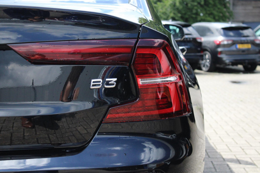 Volvo S60 2.0 B3 R-Design | Wegklapbare Trekhaak | Lederen Stoelbekleding | Climate Control | Cruise Control | Achteruitrijcamera | Volvo S60 2.0 B3 R-Design | Wegklapbare Trekhaak | Lederen Stoelbekleding | Climate Control | Cruise Control | Achteruitrijcamera |