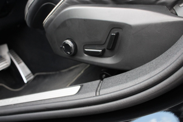 Volvo S60 2.0 B3 R-Design | Wegklapbare Trekhaak | Lederen Stoelbekleding | Climate Control | Cruise Control | Achteruitrijcamera | Volvo S60 2.0 B3 R-Design | Wegklapbare Trekhaak | Lederen Stoelbekleding | Climate Control | Cruise Control | Achteruitrijcamera |