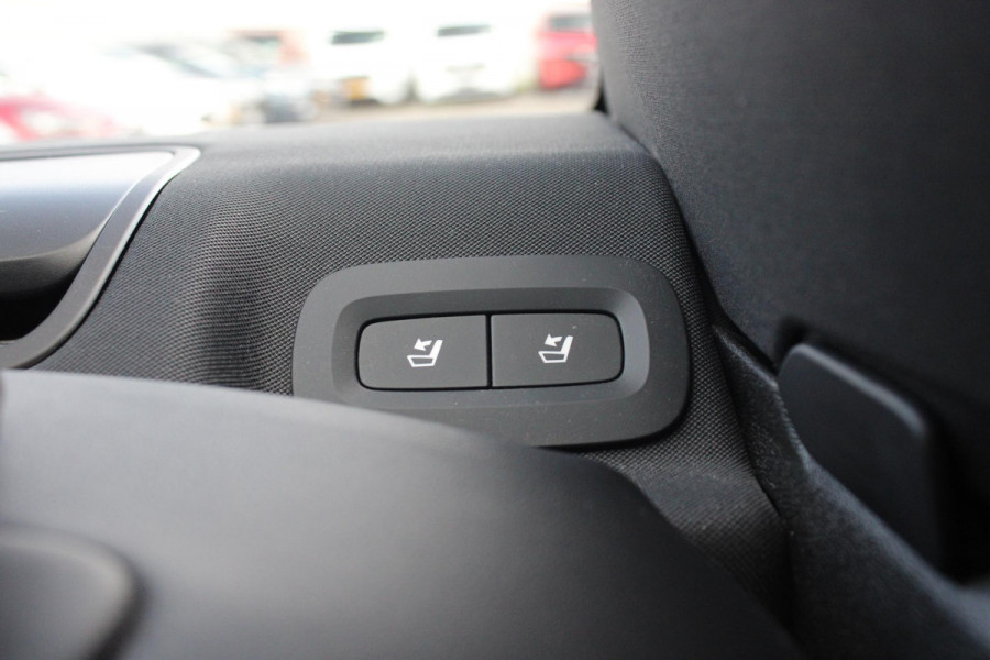 Volvo S60 2.0 B3 R-Design | Wegklapbare Trekhaak | Lederen Stoelbekleding | Climate Control | Cruise Control | Achteruitrijcamera | Volvo S60 2.0 B3 R-Design | Wegklapbare Trekhaak | Lederen Stoelbekleding | Climate Control | Cruise Control | Achteruitrijcamera |