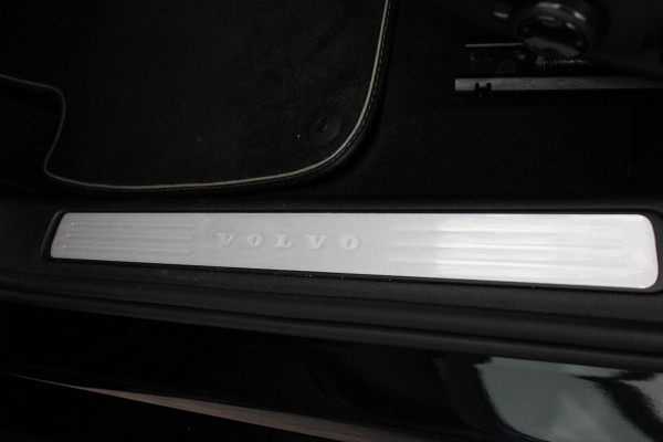 Volvo S60 2.0 B3 R-Design | Wegklapbare Trekhaak | Lederen Stoelbekleding | Climate Control | Cruise Control | Achteruitrijcamera | Volvo S60 2.0 B3 R-Design | Wegklapbare Trekhaak | Lederen Stoelbekleding | Climate Control | Cruise Control | Achteruitrijcamera |