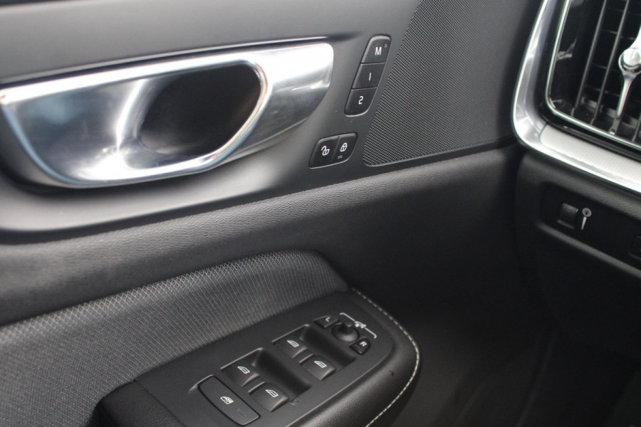 Volvo S60 2.0 B3 R-Design | Wegklapbare Trekhaak | Lederen Stoelbekleding | Climate Control | Cruise Control | Achteruitrijcamera | Volvo S60 2.0 B3 R-Design | Wegklapbare Trekhaak | Lederen Stoelbekleding | Climate Control | Cruise Control | Achteruitrijcamera |