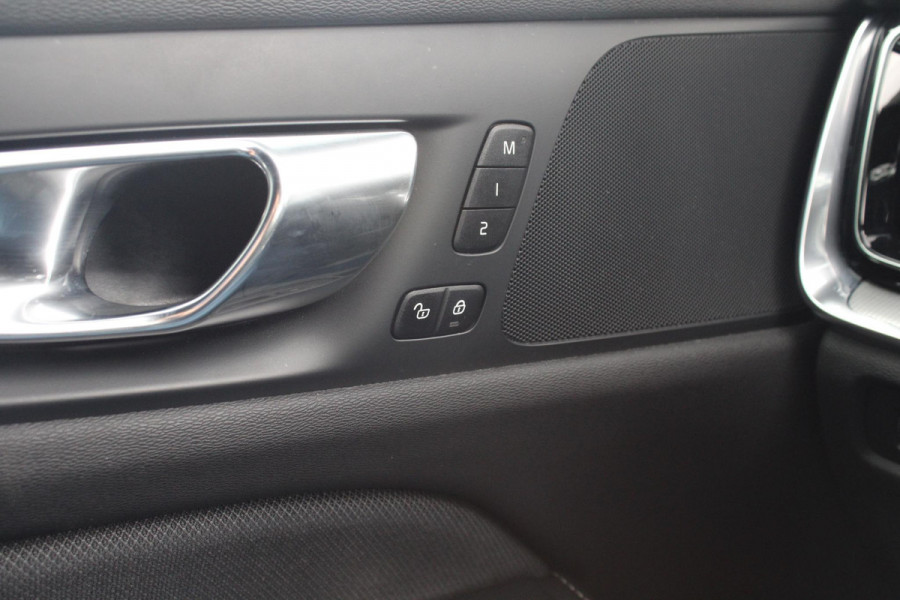 Volvo S60 2.0 B3 R-Design | Wegklapbare Trekhaak | Lederen Stoelbekleding | Climate Control | Cruise Control | Achteruitrijcamera | Volvo S60 2.0 B3 R-Design | Wegklapbare Trekhaak | Lederen Stoelbekleding | Climate Control | Cruise Control | Achteruitrijcamera |