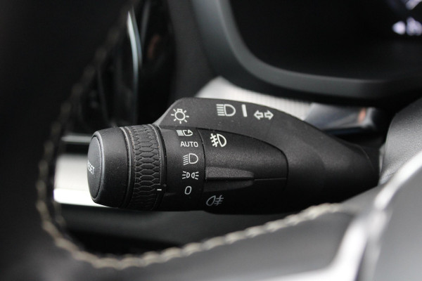 Volvo S60 2.0 B3 R-Design | Wegklapbare Trekhaak | Lederen Stoelbekleding | Climate Control | Cruise Control | Achteruitrijcamera | Volvo S60 2.0 B3 R-Design | Wegklapbare Trekhaak | Lederen Stoelbekleding | Climate Control | Cruise Control | Achteruitrijcamera |