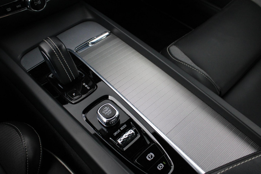 Volvo S60 2.0 B3 R-Design | Wegklapbare Trekhaak | Lederen Stoelbekleding | Climate Control | Cruise Control | Achteruitrijcamera | Volvo S60 2.0 B3 R-Design | Wegklapbare Trekhaak | Lederen Stoelbekleding | Climate Control | Cruise Control | Achteruitrijcamera |