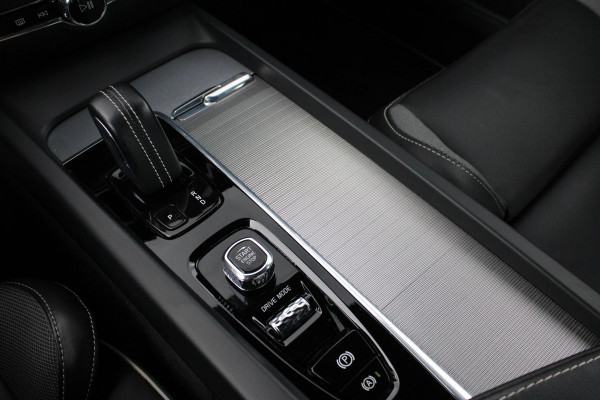 Volvo S60 2.0 B3 R-Design | Wegklapbare Trekhaak | Lederen Stoelbekleding | Climate Control | Cruise Control | Achteruitrijcamera | Volvo S60 2.0 B3 R-Design | Wegklapbare Trekhaak | Lederen Stoelbekleding | Climate Control | Cruise Control | Achteruitrijcamera |