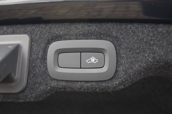 Volvo S60 2.0 B3 R-Design | Wegklapbare Trekhaak | Lederen Stoelbekleding | Climate Control | Cruise Control | Achteruitrijcamera | Volvo S60 2.0 B3 R-Design | Wegklapbare Trekhaak | Lederen Stoelbekleding | Climate Control | Cruise Control | Achteruitrijcamera |