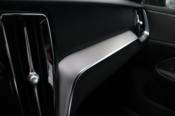 Volvo S60 2.0 B3 R-Design | Wegklapbare Trekhaak | Lederen Stoelbekleding | Climate Control | Cruise Control | Achteruitrijcamera | Volvo S60 2.0 B3 R-Design | Wegklapbare Trekhaak | Lederen Stoelbekleding | Climate Control | Cruise Control | Achteruitrijcamera |