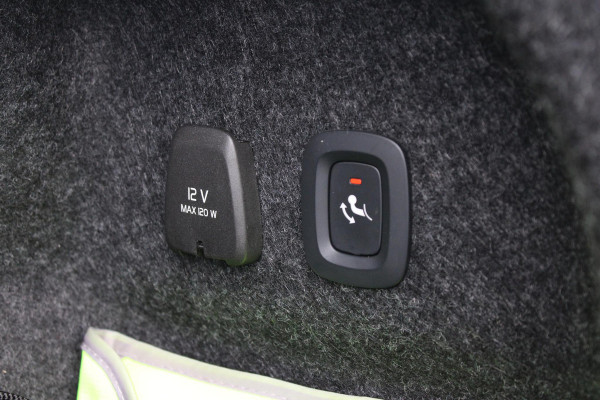 Volvo S60 2.0 B3 R-Design | Wegklapbare Trekhaak | Lederen Stoelbekleding | Climate Control | Cruise Control | Achteruitrijcamera | Volvo S60 2.0 B3 R-Design | Wegklapbare Trekhaak | Lederen Stoelbekleding | Climate Control | Cruise Control | Achteruitrijcamera |