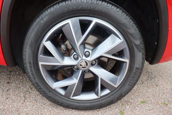 Škoda Kodiaq 1.5 TSI Sportline Business org.NL el.trekhaak camera stuur+stoelverw Škoda Kodiaq 1.5 TSI Sportline Business org.NL el.trekhaak camera stuur+stoelverw