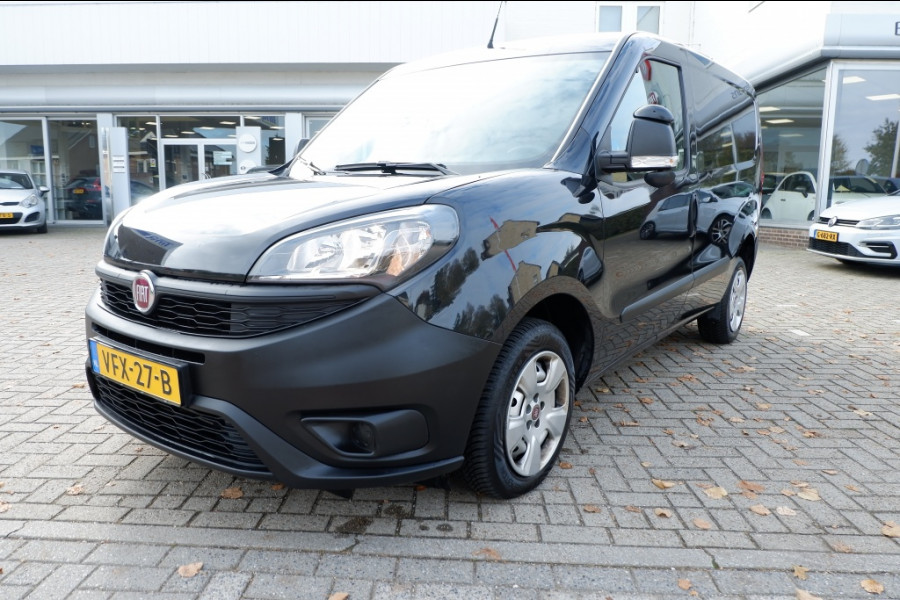Fiat Dobló Cargo 1.6 MJ L1H1 PRO Edition 3 pers. / Navi / Cruise /Rijklaarprijs! Fiat Dobló Cargo 1.6 MJ L1H1 PRO Edition 3 pers. / Navi / Cruise /Rijklaarprijs!