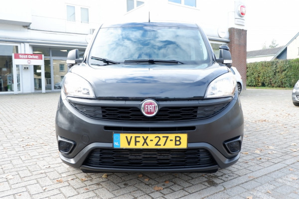 Fiat Dobló Cargo 1.6 MJ L1H1 PRO Edition 3 pers. / Navi / Cruise /Rijklaarprijs! Fiat Dobló Cargo 1.6 MJ L1H1 PRO Edition 3 pers. / Navi / Cruise /Rijklaarprijs!