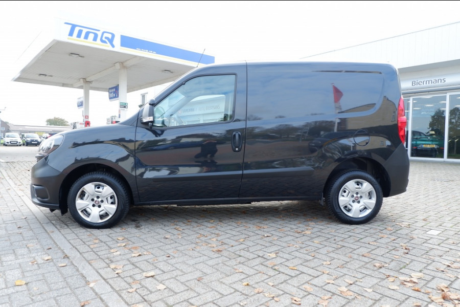 Fiat Dobló Cargo 1.6 MJ L1H1 PRO Edition 3 pers. / Navi / Cruise /Rijklaarprijs! Fiat Dobló Cargo 1.6 MJ L1H1 PRO Edition 3 pers. / Navi / Cruise /Rijklaarprijs!