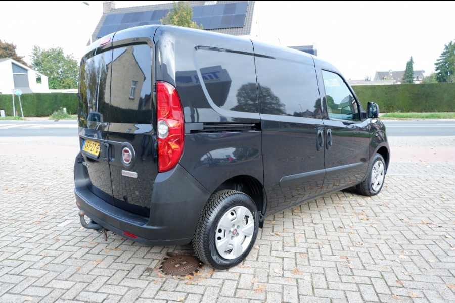 Fiat Dobló Cargo 1.6 MJ L1H1 PRO Edition 3 pers. / Navi / Cruise /Rijklaarprijs! Fiat Dobló Cargo 1.6 MJ L1H1 PRO Edition 3 pers. / Navi / Cruise /Rijklaarprijs!