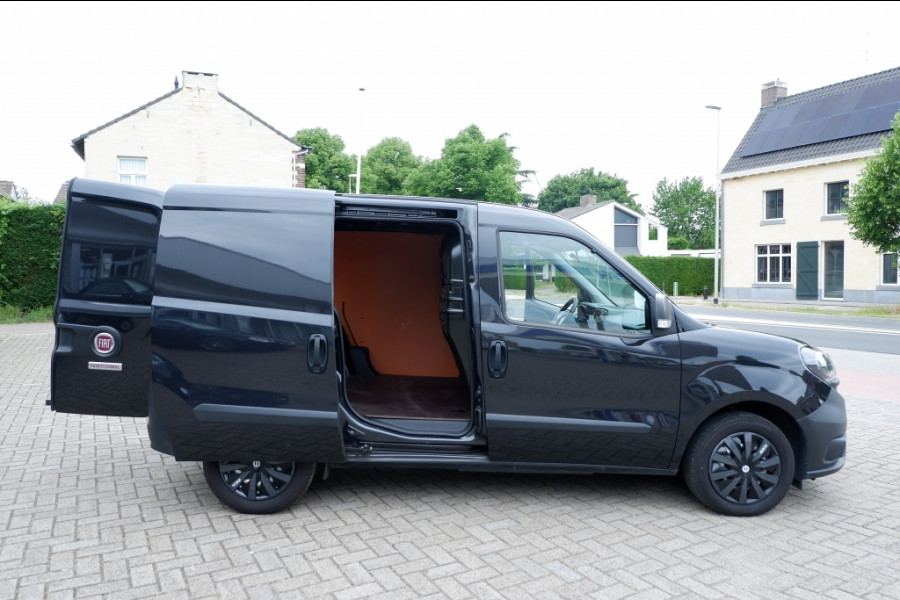 Fiat Dobló Cargo 1.6 MJ L1H1 PRO Edition 3 pers. / Navi / Cruise /Rijklaarprijs! Fiat Dobló Cargo 1.6 MJ L1H1 PRO Edition 3 pers. / Navi / Cruise /Rijklaarprijs!