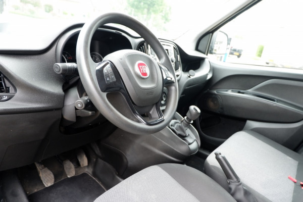 Fiat Dobló Cargo 1.6 MJ L1H1 PRO Edition 3 pers. / Navi / Cruise /Rijklaarprijs! Fiat Dobló Cargo 1.6 MJ L1H1 PRO Edition 3 pers. / Navi / Cruise /Rijklaarprijs!