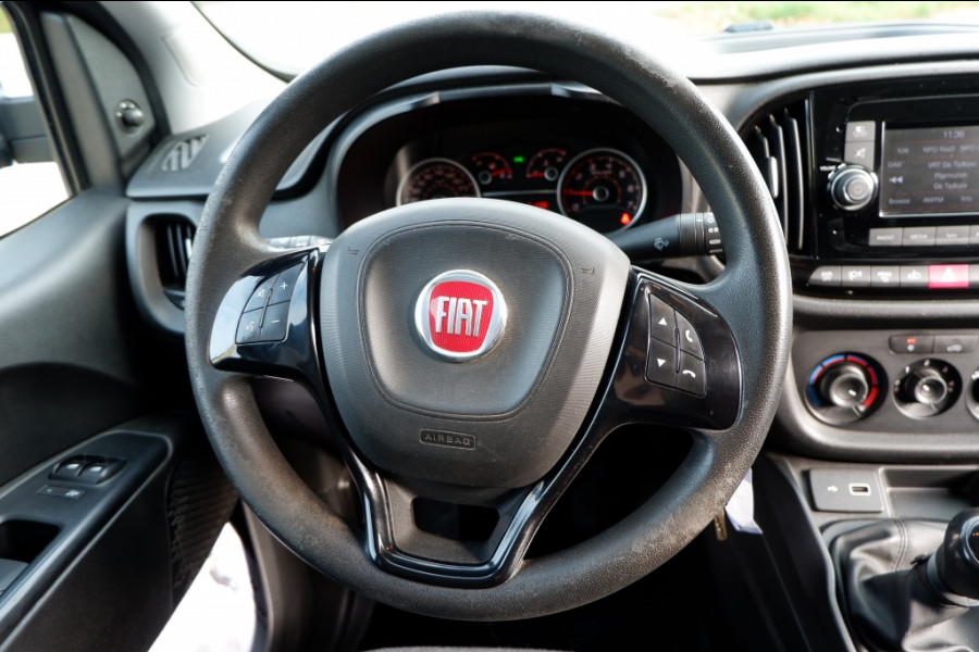 Fiat Dobló Cargo 1.6 MJ L1H1 PRO Edition 3 pers. / Navi / Cruise /Rijklaarprijs! Fiat Dobló Cargo 1.6 MJ L1H1 PRO Edition 3 pers. / Navi / Cruise /Rijklaarprijs!