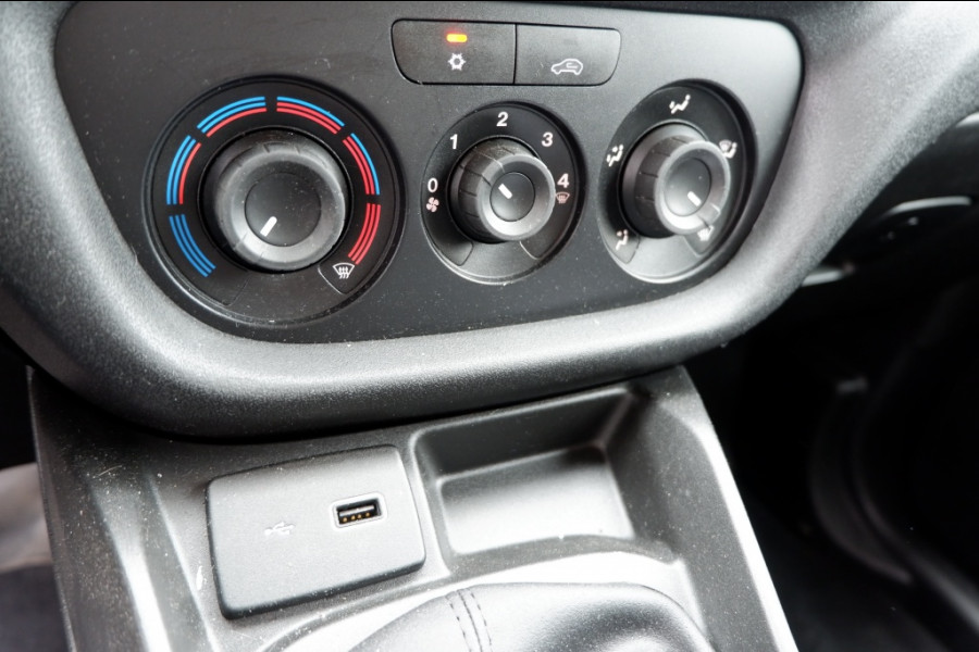 Fiat Dobló Cargo 1.6 MJ L1H1 PRO Edition 3 pers. / Navi / Cruise /Rijklaarprijs! Fiat Dobló Cargo 1.6 MJ L1H1 PRO Edition 3 pers. / Navi / Cruise /Rijklaarprijs!