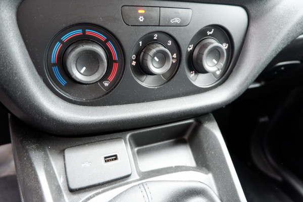 Fiat Dobló Cargo 1.6 MJ L1H1 PRO Edition 3 pers. / Navi / Cruise /Rijklaarprijs! Fiat Dobló Cargo 1.6 MJ L1H1 PRO Edition 3 pers. / Navi / Cruise /Rijklaarprijs!