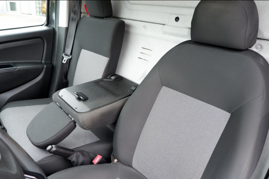 Fiat Dobló Cargo 1.6 MJ L1H1 PRO Edition 3 pers. / Navi / Cruise /Rijklaarprijs! Fiat Dobló Cargo 1.6 MJ L1H1 PRO Edition 3 pers. / Navi / Cruise /Rijklaarprijs!