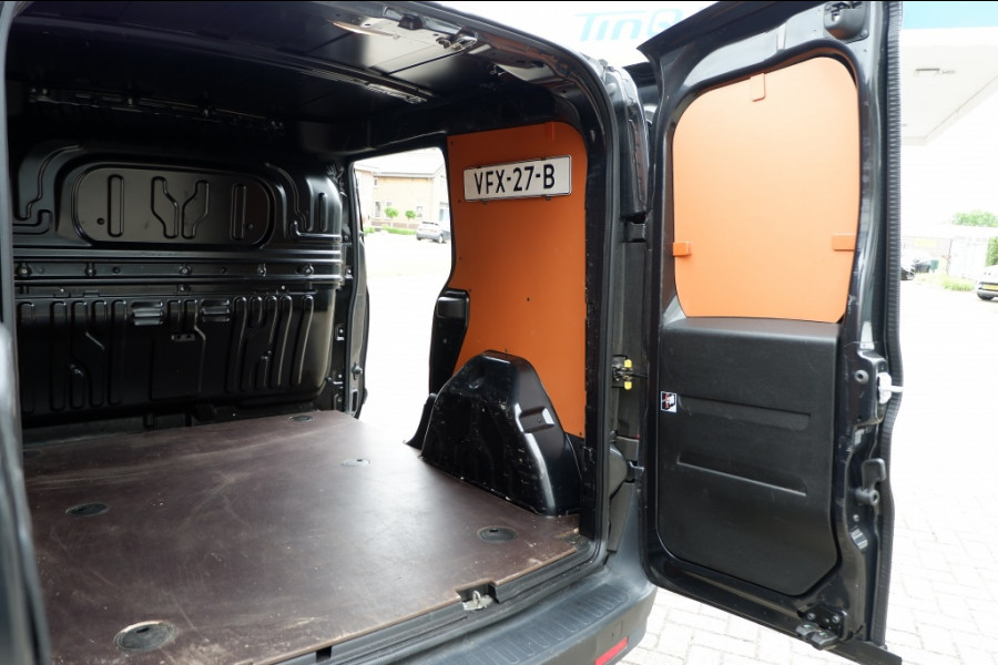 Fiat Dobló Cargo 1.6 MJ L1H1 PRO Edition 3 pers. / Navi / Cruise /Rijklaarprijs! Fiat Dobló Cargo 1.6 MJ L1H1 PRO Edition 3 pers. / Navi / Cruise /Rijklaarprijs!