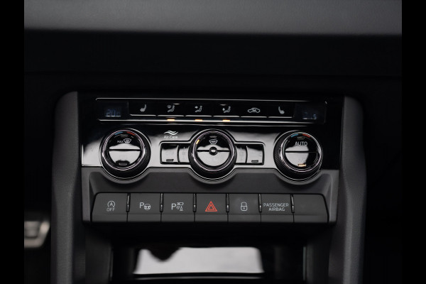 Škoda Karoq 1.5 TSI ACT Sportline Business | Panodak | Trekhaak wegkl. | 360 Camera | 19'' | Elk. A-klep | Prijs Rijklaar!! Škoda Karoq 1.5 TSI ACT Sportline Business | Panodak | Trekhaak wegkl. | 360 Camera | 19'' | Elk. A-klep | Prijs Rijklaar!!