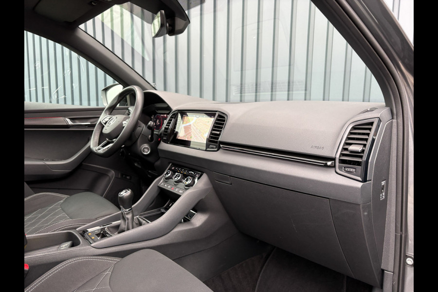 Škoda Karoq 1.5 TSI ACT Sportline Business | Panodak | Trekhaak wegkl. | 360 Camera | 19'' | Elk. A-klep | Prijs Rijklaar!! Škoda Karoq 1.5 TSI ACT Sportline Business | Panodak | Trekhaak wegkl. | 360 Camera | 19'' | Elk. A-klep | Prijs Rijklaar!!