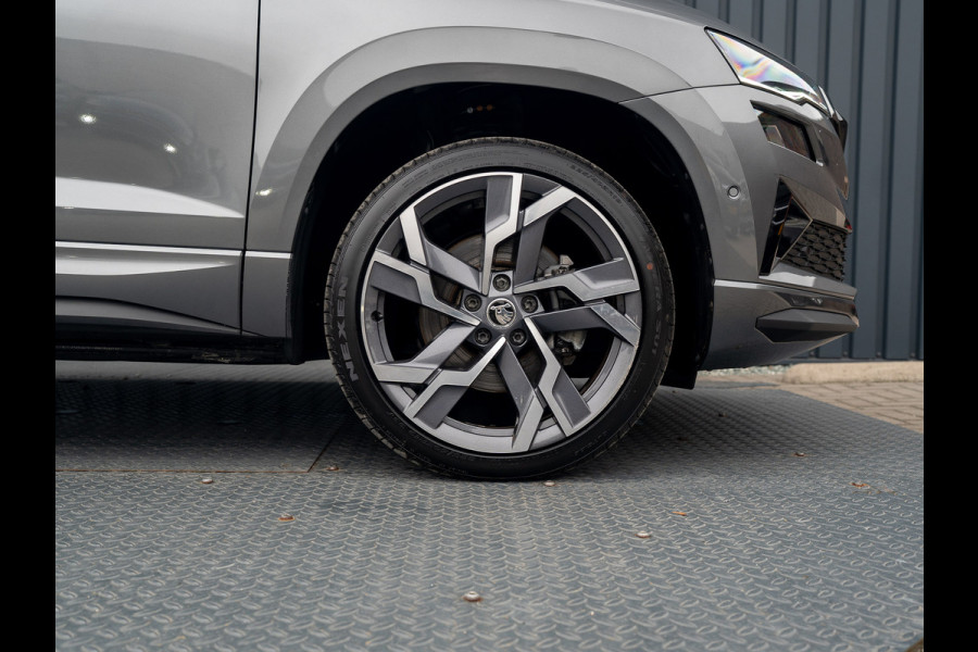 Škoda Karoq 1.5 TSI ACT Sportline Business | Panodak | Trekhaak wegkl. | 360 Camera | 19'' | Elk. A-klep | Prijs Rijklaar!! Škoda Karoq 1.5 TSI ACT Sportline Business | Panodak | Trekhaak wegkl. | 360 Camera | 19'' | Elk. A-klep | Prijs Rijklaar!!