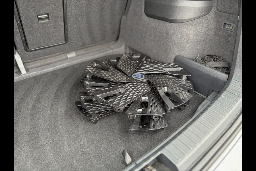 Škoda Karoq 1.5 TSI ACT Sportline Business | Panodak | Trekhaak wegkl. | 360 Camera | 19'' | Elk. A-klep | Prijs Rijklaar!! Škoda Karoq 1.5 TSI ACT Sportline Business | Panodak | Trekhaak wegkl. | 360 Camera | 19'' | Elk. A-klep | Prijs Rijklaar!!