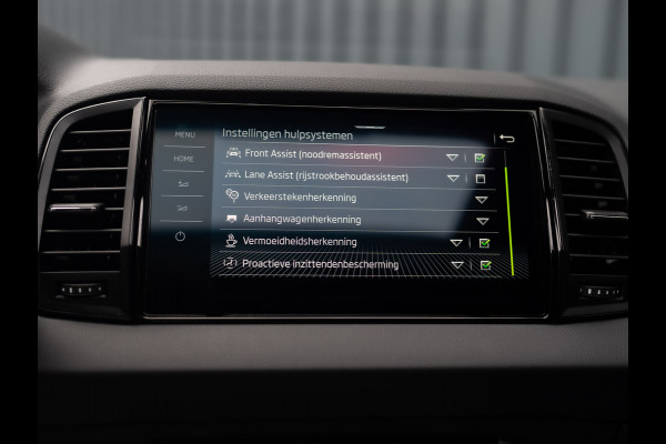 Škoda Karoq 1.5 TSI ACT Sportline Business | Panodak | Trekhaak wegkl. | 360 Camera | 19'' | Elk. A-klep | Prijs Rijklaar!! Škoda Karoq 1.5 TSI ACT Sportline Business | Panodak | Trekhaak wegkl. | 360 Camera | 19'' | Elk. A-klep | Prijs Rijklaar!!