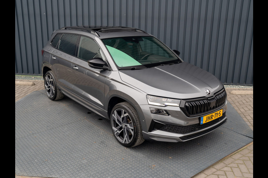 Škoda Karoq 1.5 TSI ACT Sportline Business | Panodak | Trekhaak wegkl. | 360 Camera | 19'' | Elk. A-klep | Prijs Rijklaar!! Škoda Karoq 1.5 TSI ACT Sportline Business | Panodak | Trekhaak wegkl. | 360 Camera | 19'' | Elk. A-klep | Prijs Rijklaar!!