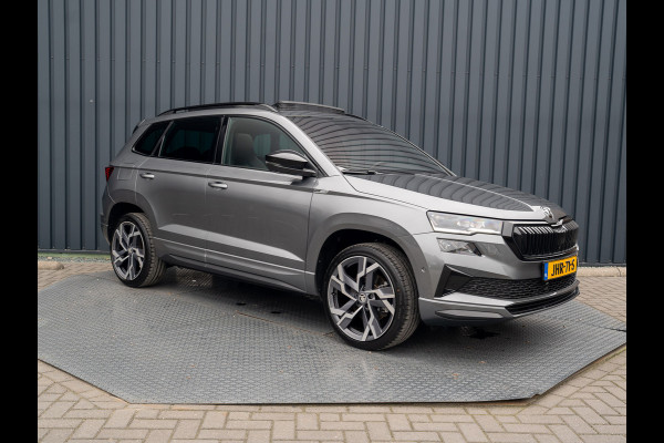 Škoda Karoq 1.5 TSI ACT Sportline Business | Panodak | Trekhaak wegkl. | 360 Camera | 19'' | Elk. A-klep | Prijs Rijklaar!! Škoda Karoq 1.5 TSI ACT Sportline Business | Panodak | Trekhaak wegkl. | 360 Camera | 19'' | Elk. A-klep | Prijs Rijklaar!!