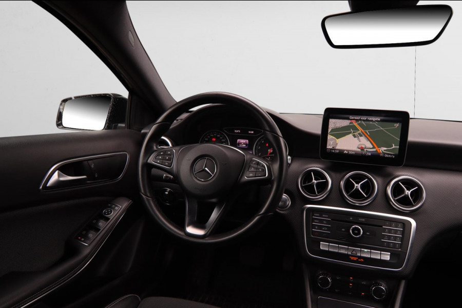 Mercedes-Benz A-Klasse 180 Business Solution AMG Aut.|19 Inch Camera Cruise Control led koplampen Navigatie Carplay & Android Auto