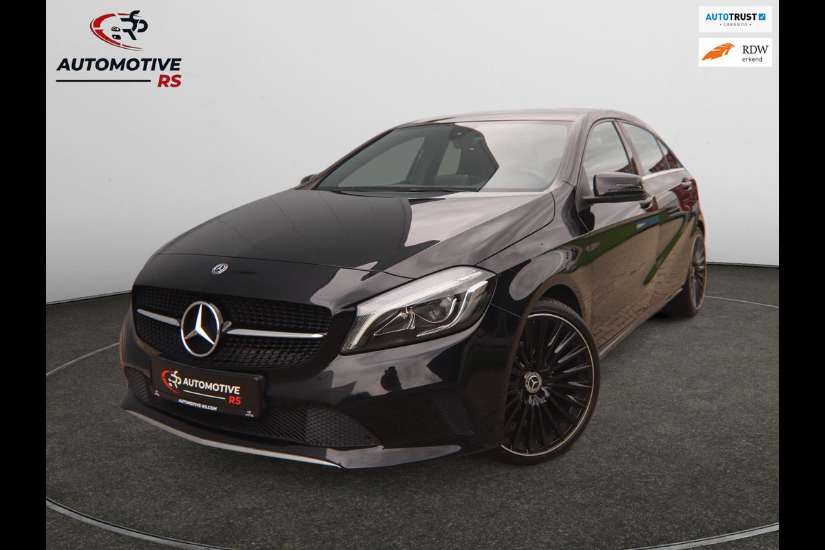 Mercedes-Benz A-Klasse 180 Business Solution AMG Aut.|19 Inch Camera Cruise Control led koplampen Navigatie Carplay & Android Auto Mercedes-Benz A-Klasse 180 Business Solution AMG Aut.|19 Inch Camera Cruise Control led koplampen Navigatie Carplay & Android Auto