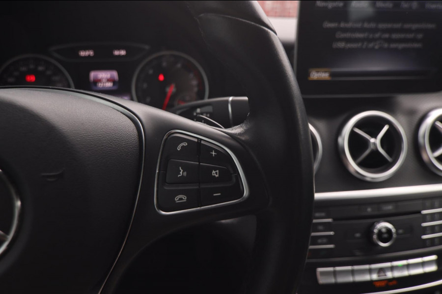 Mercedes-Benz A-Klasse 180 Business Solution AMG Aut.|19 Inch Camera Cruise Control led koplampen Navigatie Carplay & Android Auto