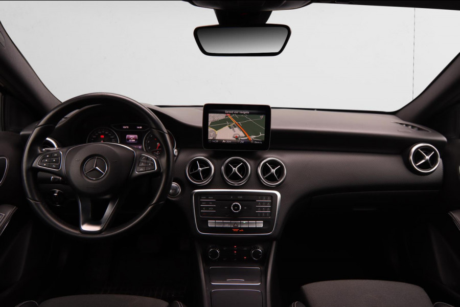 Mercedes-Benz A-Klasse 180 Business Solution AMG Aut.|19 Inch Camera Cruise Control led koplampen Navigatie Carplay & Android Auto