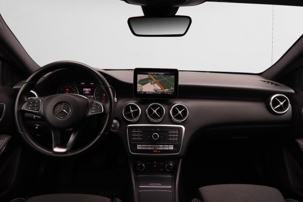 Mercedes-Benz A-Klasse 180 Business Solution AMG Aut.|19 Inch Camera Cruise Control led koplampen Navigatie Carplay & Android Auto